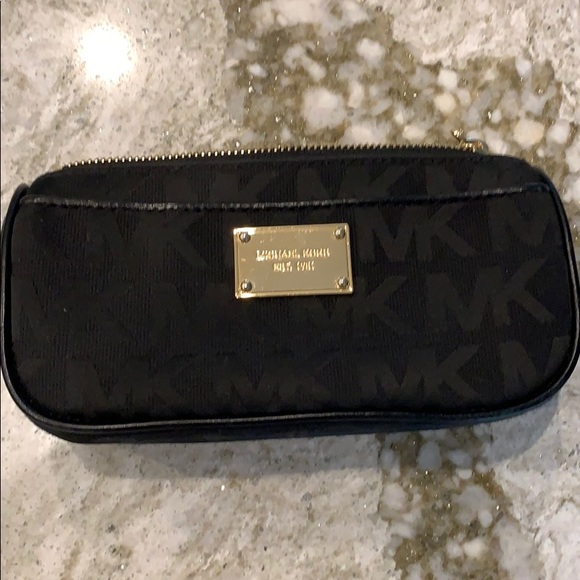 Michael Kors Handbags - Michael Kors cosmetic bag